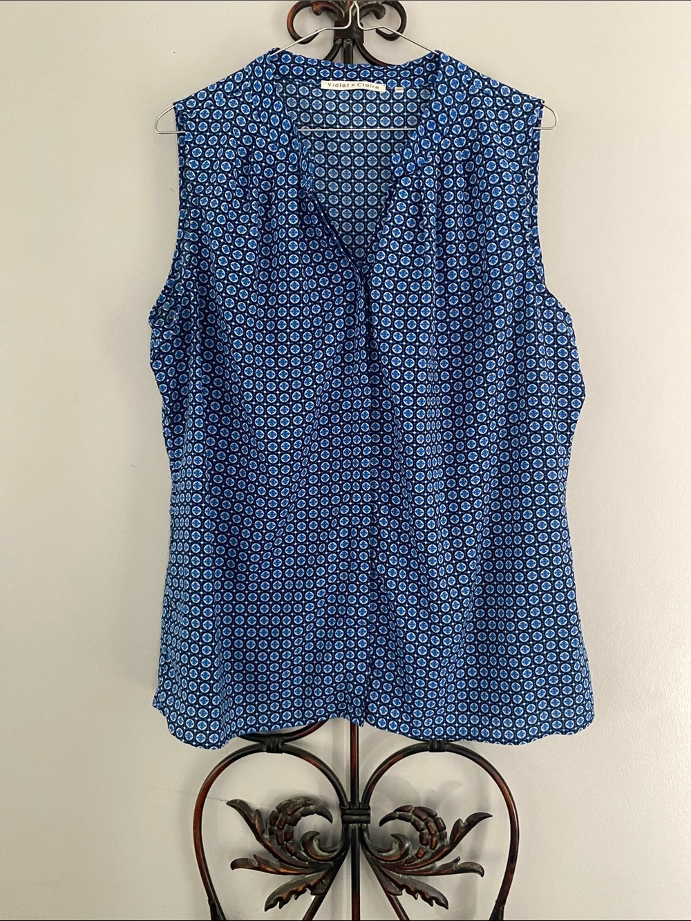 Sleeveless Blue Patterned V-Neck Top
